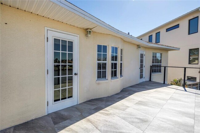 Building Photo - 17601 Sterling Terrace