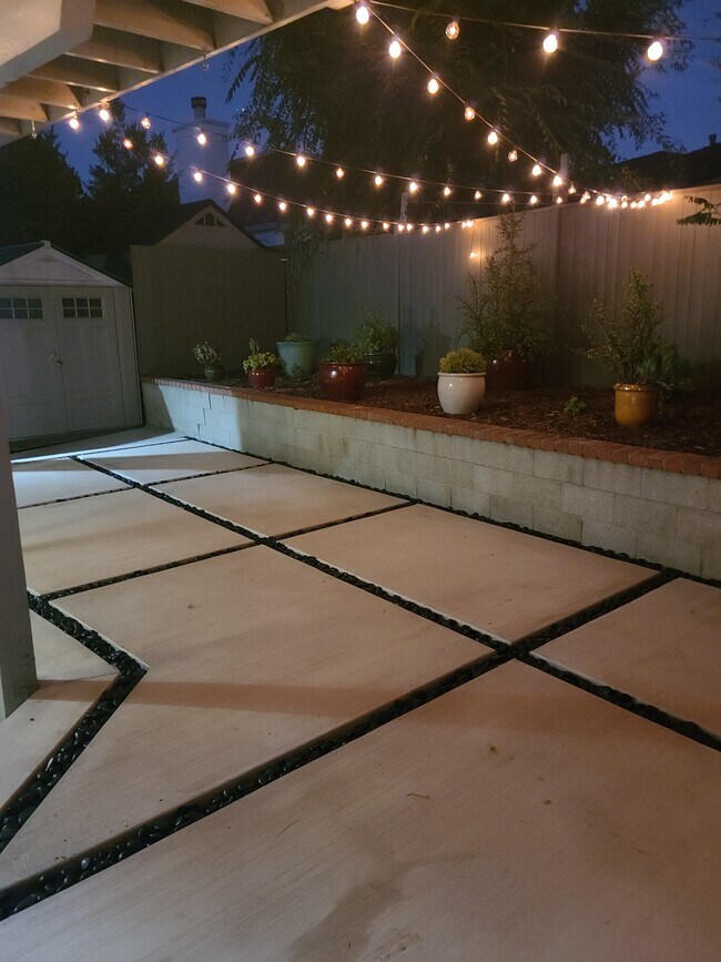 Building Photo - 734 Ashland Ave