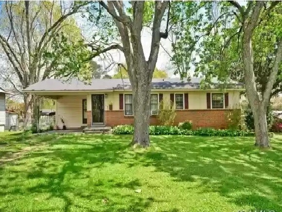 Front of home - 610 Avenue C SE