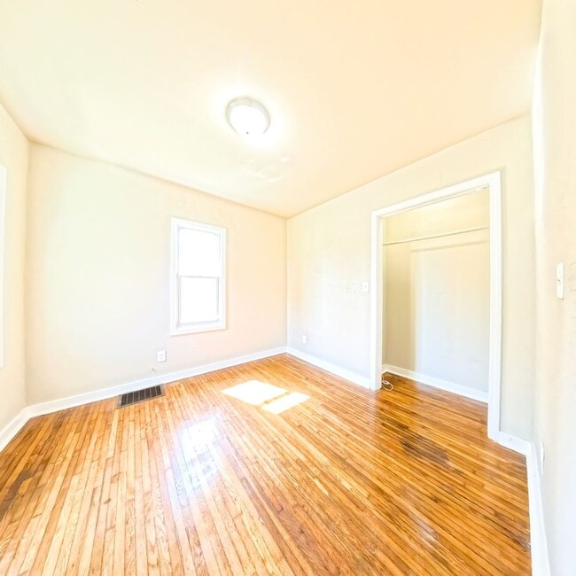 Building Photo - 1201 Bundy St