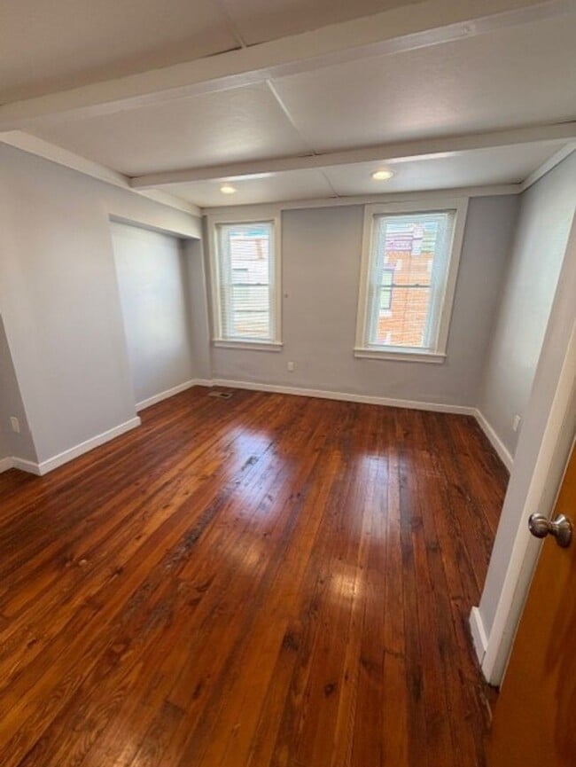 Building Photo - Beauty in LOMO