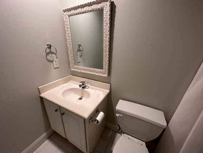 Building Photo - Stunning Townhome - Irving Park