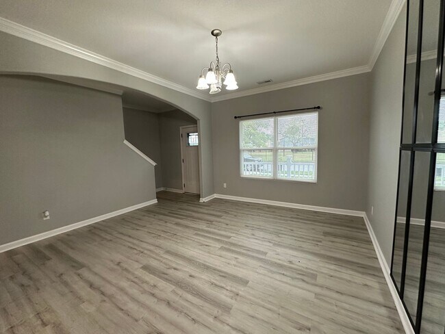 Building Photo - Spacious and beautifully designed home wit...