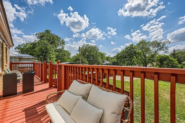 Building Photo - 225 S Oak Cliff Blvd