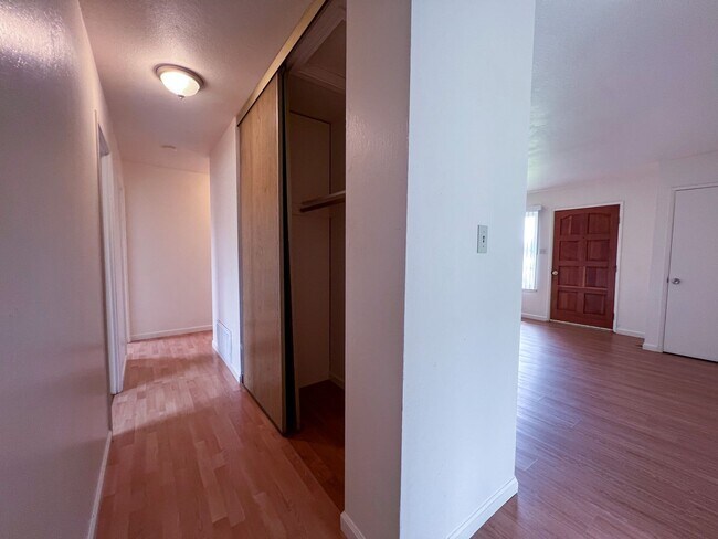 Building Photo - 4 Bedroom, 2 Bath Single Story Corner Lot Home in Rancho Cordova