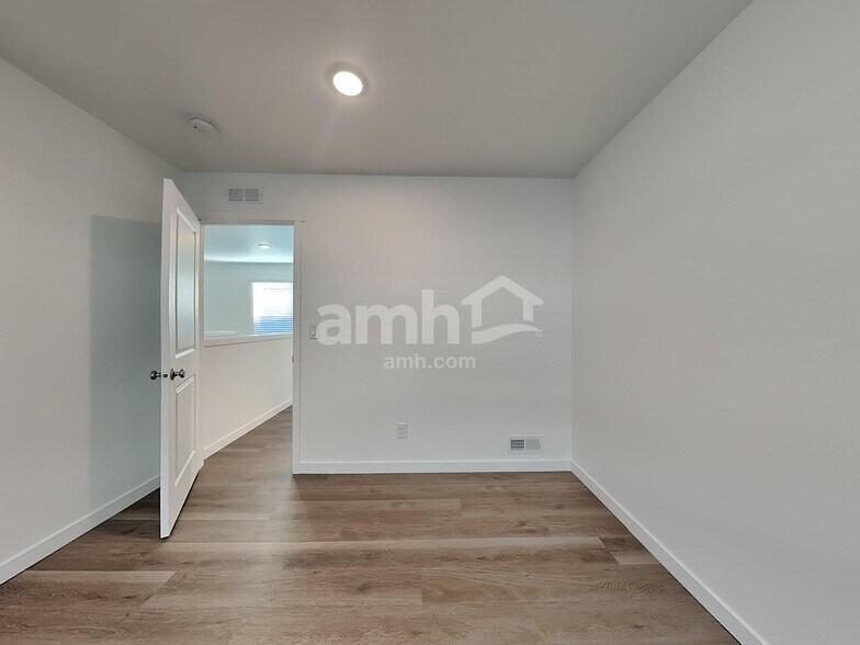 Building Photo - 5118 Turnstone St SE