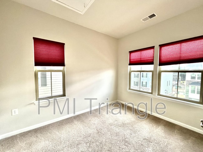 Building Photo - 321 Poplar Leaf Way