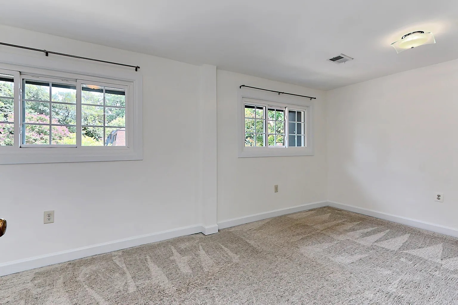 Building Photo - 453 Hampton Ct
