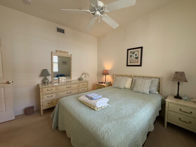 Building Photo - 255 West End Dr