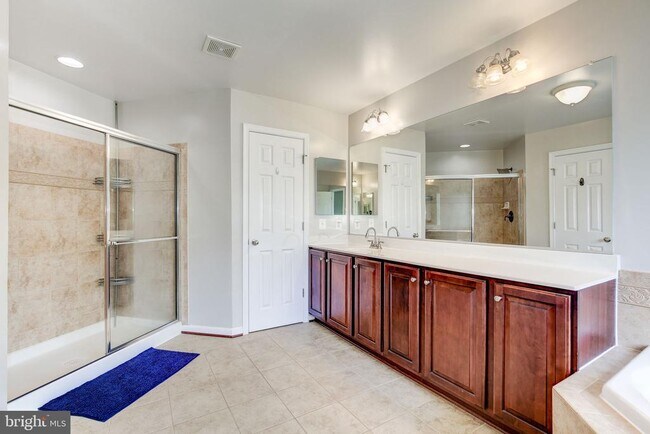 Building Photo - 2311 Whitley Rd