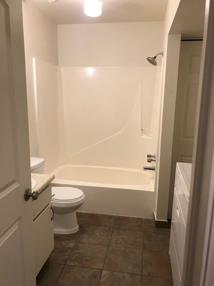 Building Photo - 5415 Akes Dr