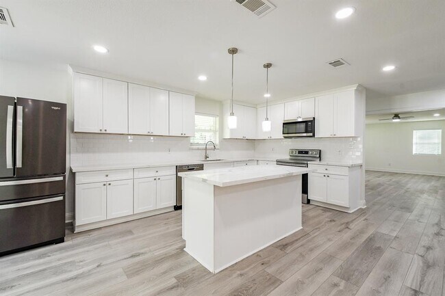 Building Photo - 527 FM 787