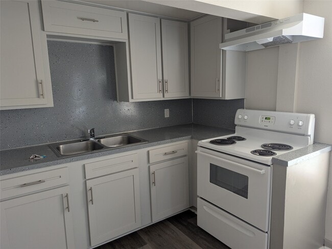 Building Photo - 1311 1/2 21st St