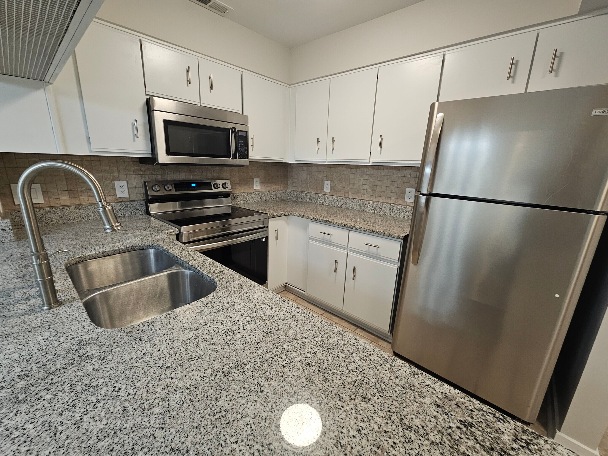 Building Photo - 1507 Military Cutoff Rd