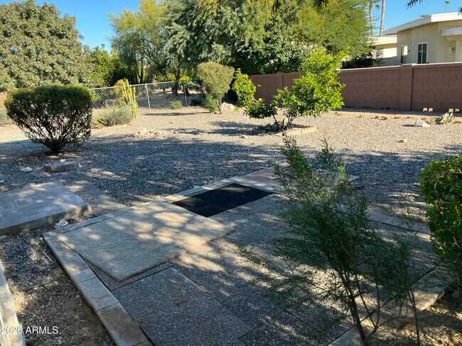 Building Photo - 10645 W Sequoia Dr