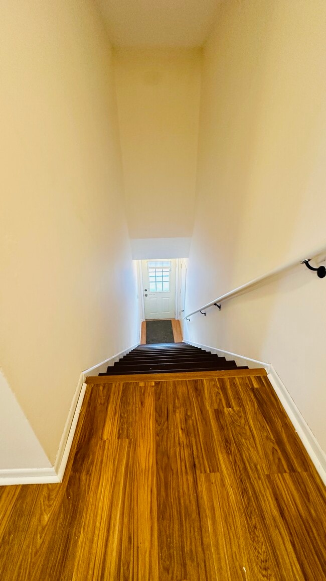 Building Photo - Condo on Park