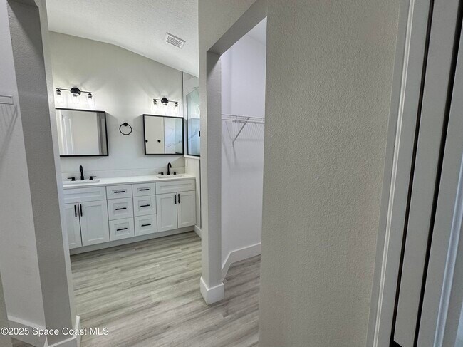 Building Photo - 210 Wickham Lakes Dr