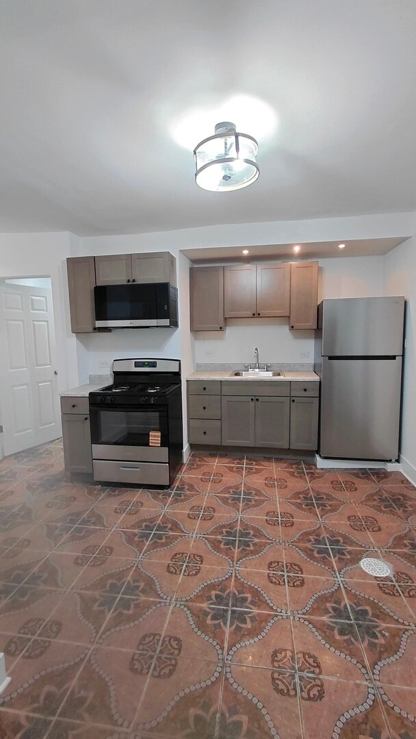 Building Photo - 1255 N Harding Ave