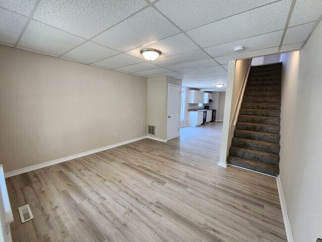 Building Photo - 1342 N Broadway Ave