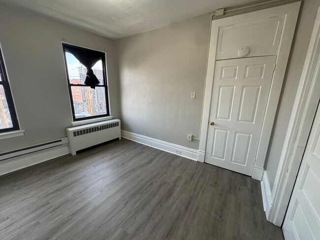 Building Photo - 810 Amity St