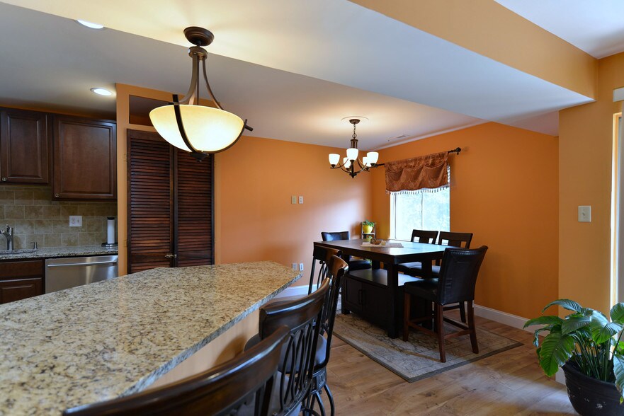 Building Photo - 18601 Walkers Choice Rd