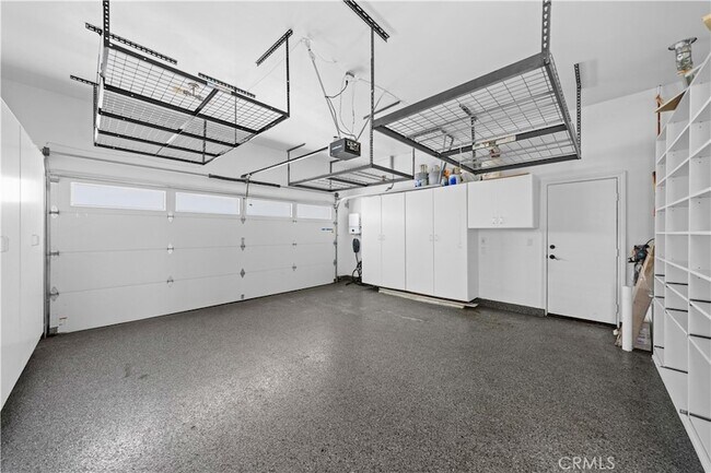 Building Photo - 58 Victoria