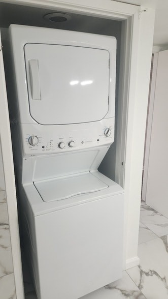 Building Photo - 3025 Walnut Bend Ln