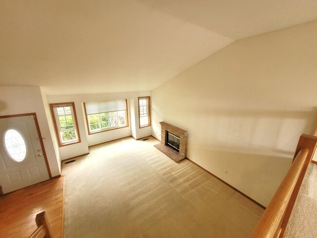 Building Photo - Charming Split-level 4 Bedroom Home - E Mc...