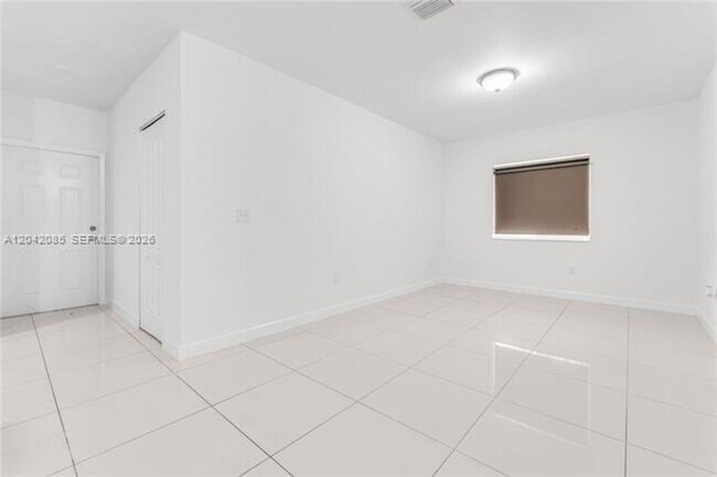 Building Photo - 1029 SW 11th Ave