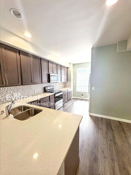 Building Photo - 19403 7th Ave W