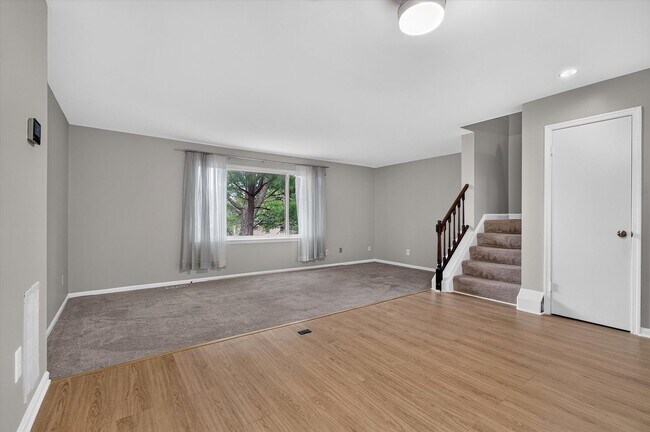 Building Photo - 8346 Stationhouse Ct