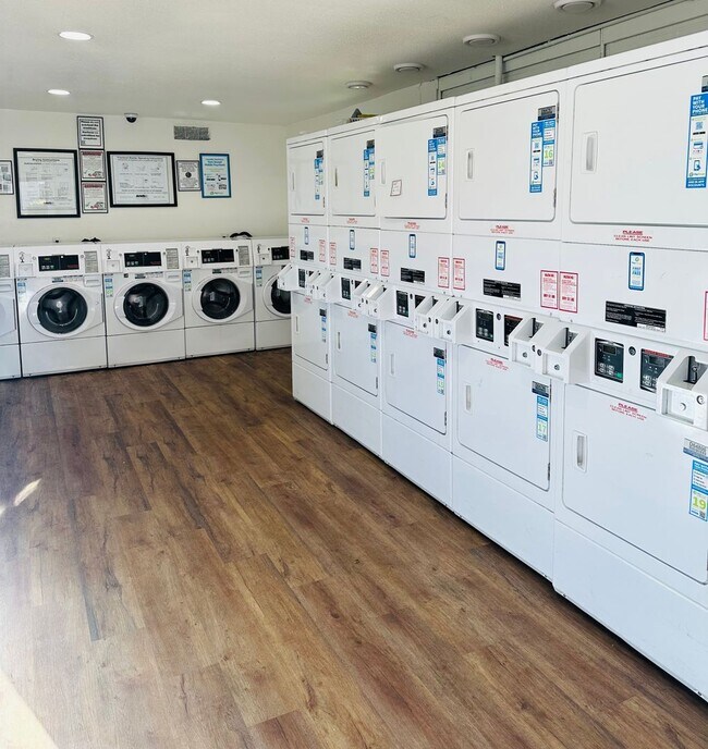 Interior Photo - Townhome 2 bed 1.5 Bath in Anaheim