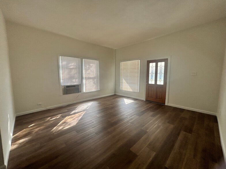Building Photo - 5611 Tremont St