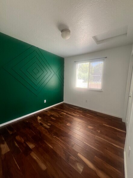 2 bedroom - 1907 N Thistle Dr