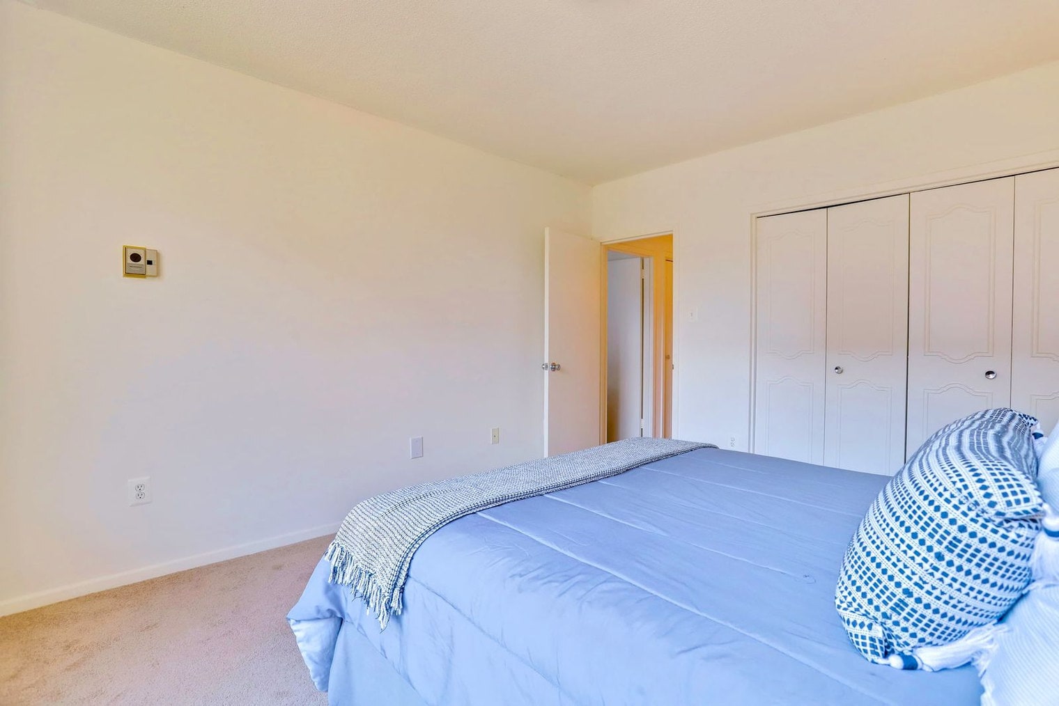 Building Photo - 1600 S Eads St