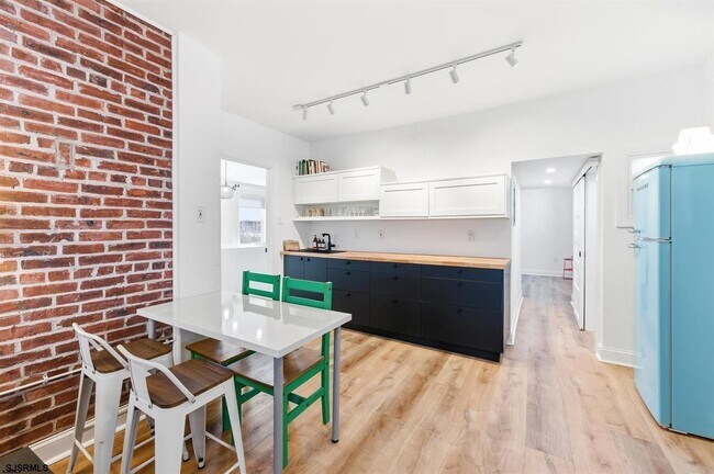 Building Photo - 3 S Montpelier Ave