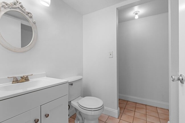 Building Photo - 226 Alemeda Dr