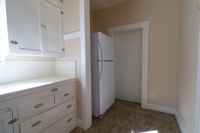 Building Photo - 1 month free rent move in promotion! VINTA...