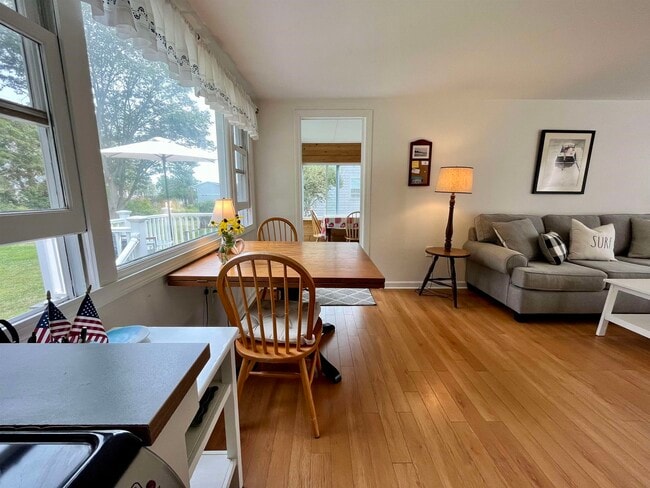 Building Photo - 19 Myrica Ave