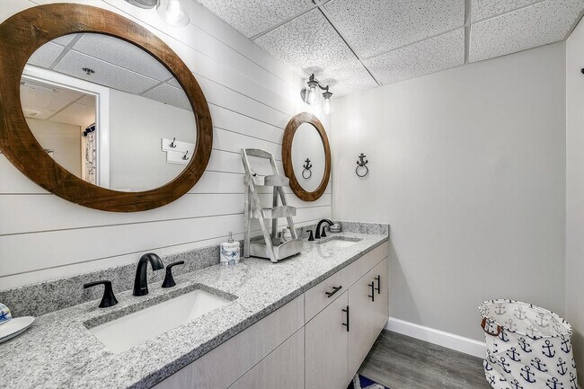 Building Photo - 10515 Front Beach Rd