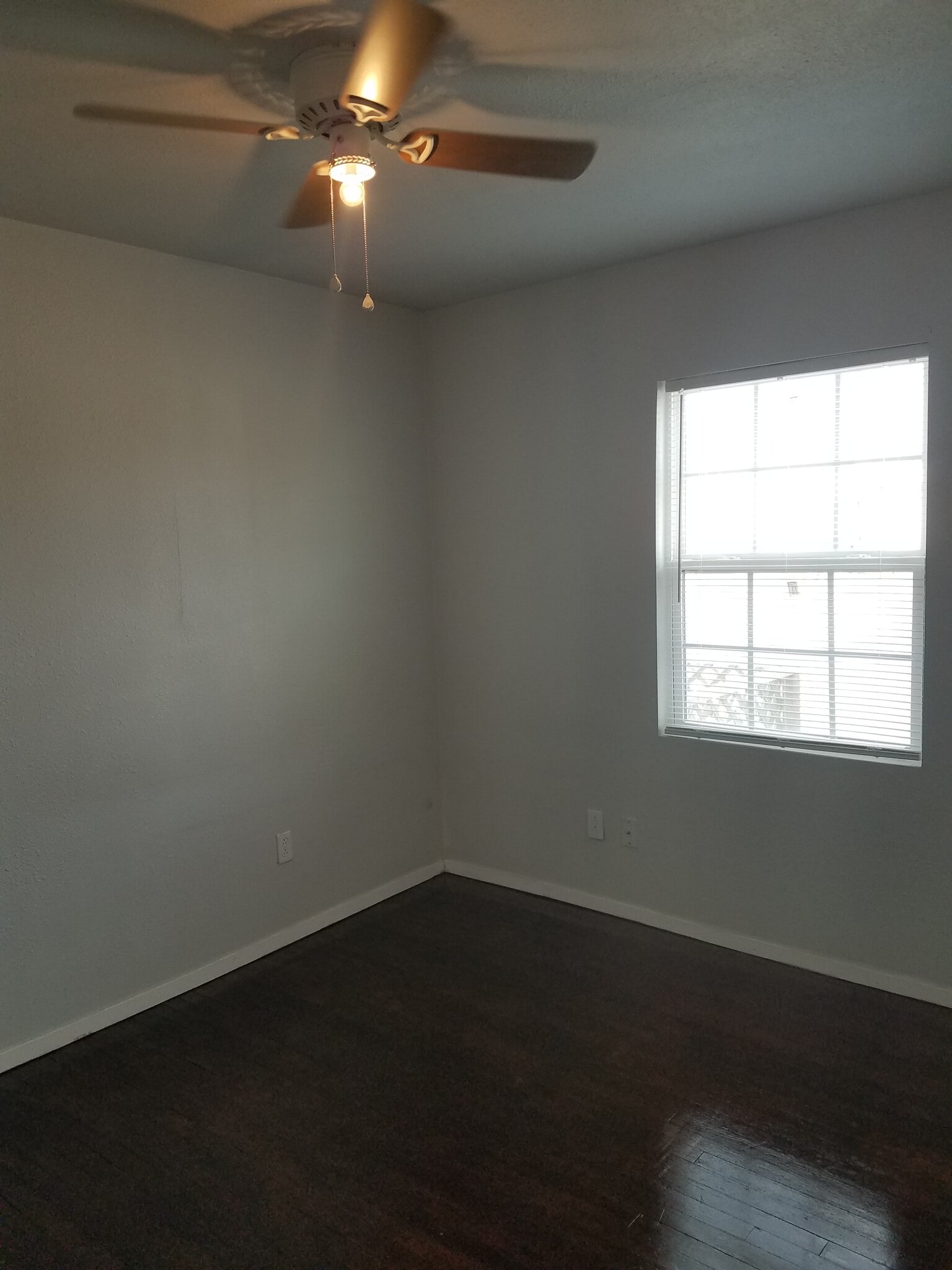 Building Photo - 420 W Crockett St