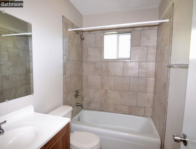 Building Photo - 5123 Vlg Gln Dr