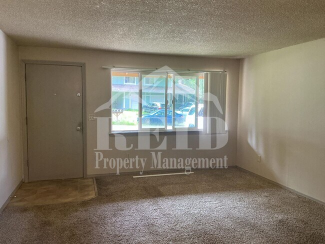 Building Photo - DUPLEX - 2 BED 1 BATH WITH 1 CAR GARAGE IN CENTRAL PORT ORCHARD!