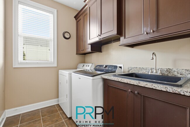 Building Photo - 129 Griffith Hill Way