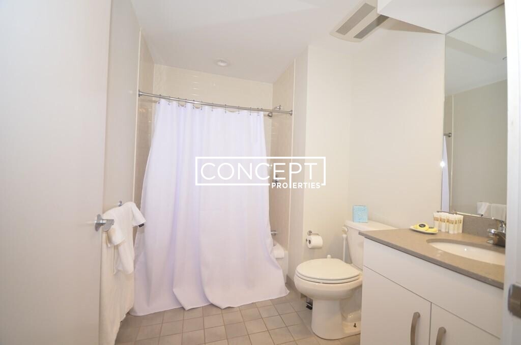 Building Photo - 601 Albany St