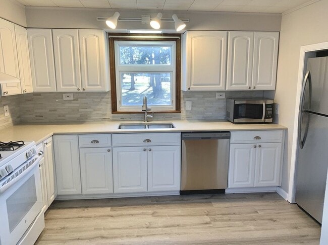 Building Photo - 100 Ash St