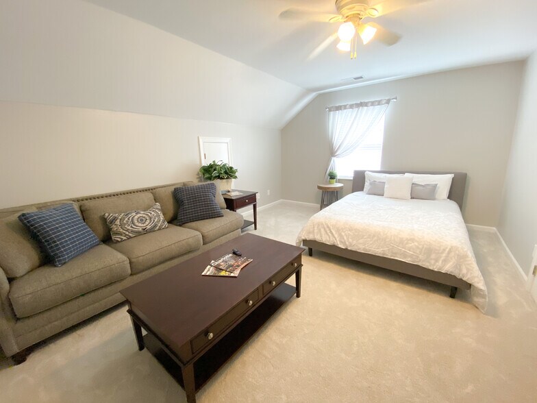 Building Photo - 10301 Rougemont Ln