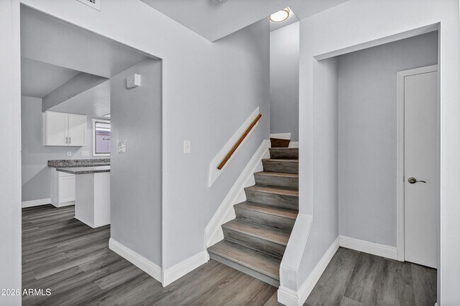 Building Photo - 14 E Hermosa Dr