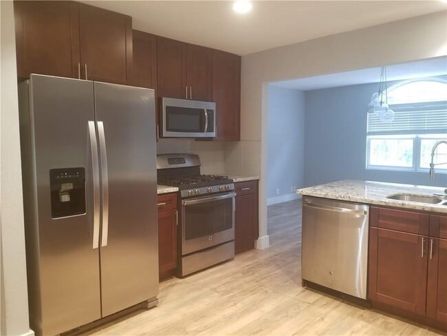 Building Photo - 809 Sussex Dr