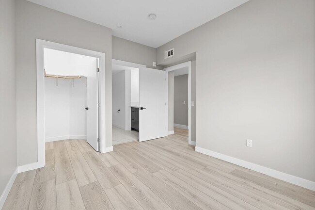 Building Photo - 12714 S Figueroa St